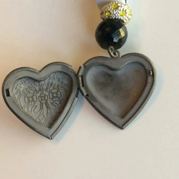 Hand Crafted White, Black & Gold “SIS” Keychain - Picture 4 of 6